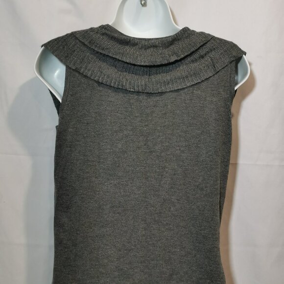 Double Ruffle Neckline Knit Sweater Tank Size S EUC #133 - Picture 5 of 9